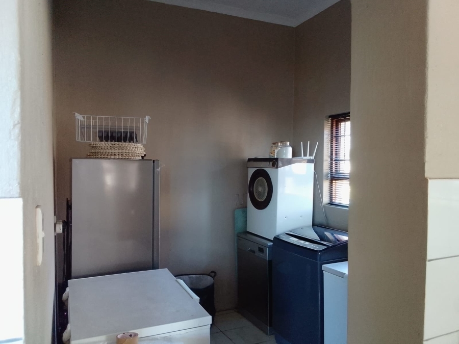 To Let 4 Bedroom Property for Rent in Safari Gardens North West